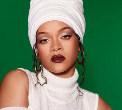 Ріанна у шкіряній корсетній сукні палко блиснула сідницями на камеру. ВІДЕО