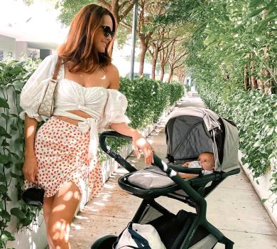 Міс Україна Всесвіт Стефанко в легкому міні показалася на прогулянці з 7-місячним первістком