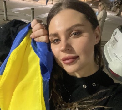 Місто вільних людей: Заріцька показала себе маленьку у Харкові. ФОТО