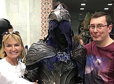 Луценко в подертих джинсах запишалася сином-лицарем