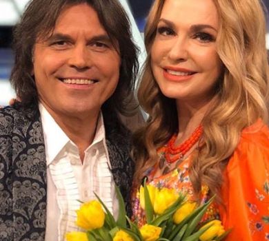 Плюси карантину: Сумська з Борисюком нарешті розібрали ялинку. ВІДЕО