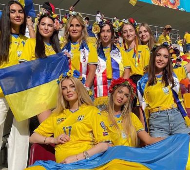 Жінки і діти Пятова, Степаненка та Сидорчука пострибали на підтримку збірної 