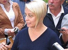 Герман у светрі та з торбою назвала Королевську падругой 