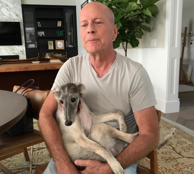 Брюсу Віллісу 68: близькі кінозірки поділилися щемливими фото та відео з ним