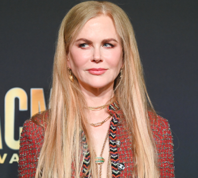 Кідман у піджаку на голе тіло ефектно з'явилася з чоловіком на церемонії нагородження