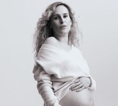 Румер Вілліс оголила вагітний живіт та сподівається народити дурбецала