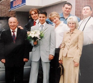 Батько Зеленського подався в Instagram: Важко бачити, як Вову закидають помідорами