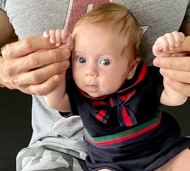 Танцюють всі! Іглесіас показав свою чарівну 2-місячну доцю. Миле ВІДЕО 