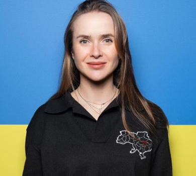 Світоліна вперше від початку війни приїхала в Україну і показалася в обіймах бабусі