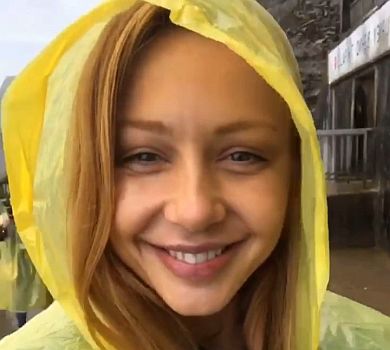 Кароль здійснила мрію у дощовику. ВІДЕО 