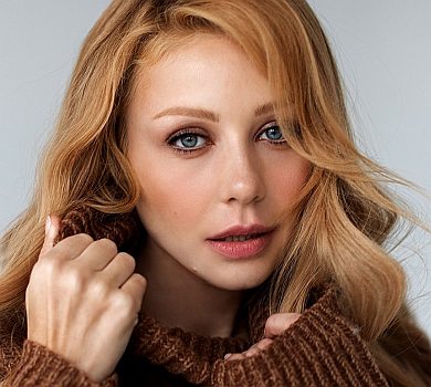 Будинок на 350 квадратів, мініполе та сад: маєток Кароль показали з повітря