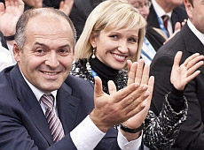 Про бенкет під час чуми Пінчука пише півсвіту