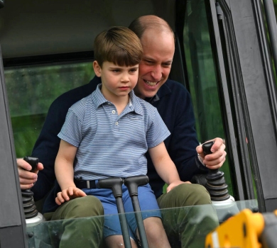 Принц-екскаваторник: 5-річний Луї вперше долучився до офіційного заходу з батьками, братом і сестрою. ФОТО