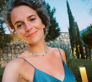 Вдруге вагітна Гузема поміркувала про любов у колосковому полі. ФОТО