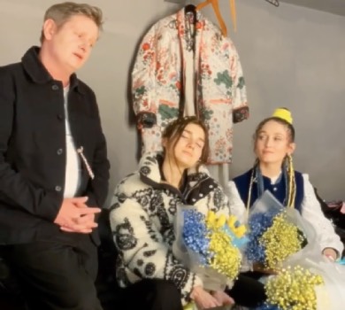 Білорус Євген Сморигін та Jerry Heil заспівали Ніч яка місячна у челенджі Паш. ВІДЕО