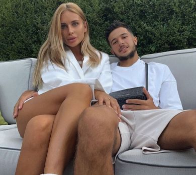 Подружка динамівця Волошина показала спекотні фото себе в бікіні на іспанському відпочинку