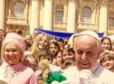Бужинська та діти з Донбасу зустрілися з Папою Римським. ФОТО