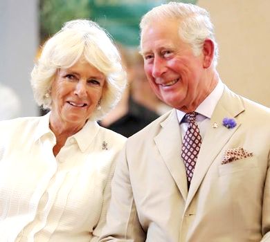 Король пляжу: 70-річний принц Чарльз на Барбадосі вигуляв шорти в квіточки. ФОТО