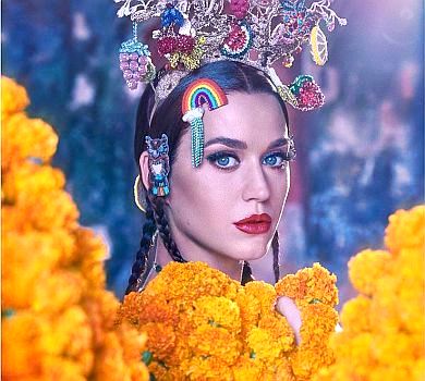 Кеті Перрі показала гламурний ресайклінг у барвистій фотосесії для індійського Vogue 