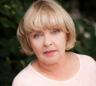 Треба - то треба: 85-річна Роговцева оголосила, що опановуватиме Instagram. ВІДЕО