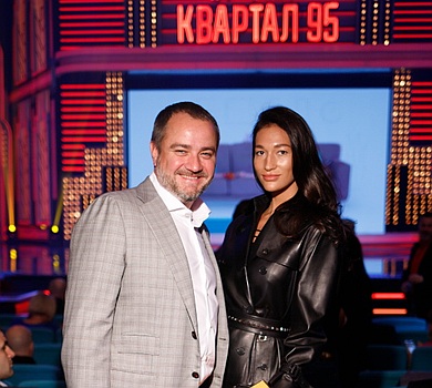 Арахамія, Беленюк та Павелко з подружкою посміялися з оголеного Зеленського на Кварталі 