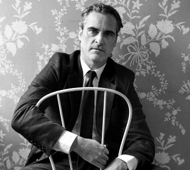 Чутливий, як і будь-яка падлюка: зірка Джокера Фенікс знявся мокрим для глянцю