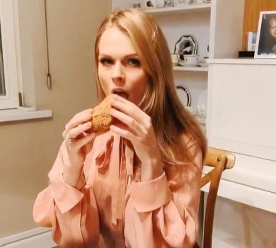 Знущання: Фреймут спричинила дискусію в мережі майстеркласом із поїдання бургера