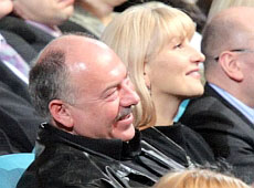 Піскун у буфеті, Подкопаєва на Кравчуку та штучка-Сердючка