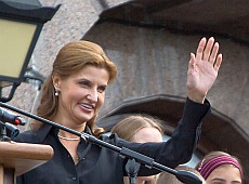 У мережі обговорюють сумку першої леді за майже півмільйона гривень