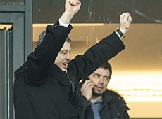 Як Порошенко обіймався з Суркісом на феєричному матчі Динамо-Евертон