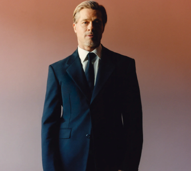 Костюм Prada і стаканчик на голові: 59-річний Пітт покрасувався у стильній зйомці для глянцю