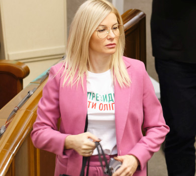 Депутатка Грішина засвітила в Раді брендову сумку за 67 тисяч