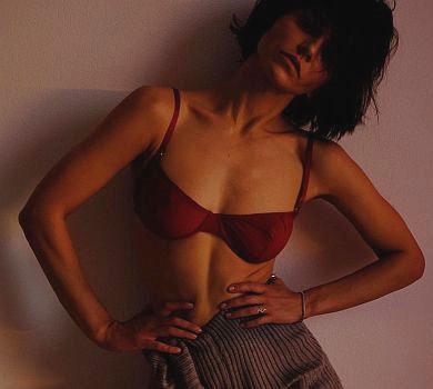 Телезірка Астровська показала свої немодні форми у спідньому й заговорила про бодіпозитив