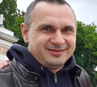 Сенцов став батьком утретє і показав новонароджену дочку