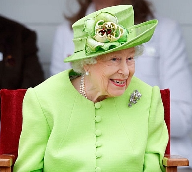 Чотирилапе вторгнення: собака Єлизавети ІІ несподівано приєдналася до неї перед журналістами. ФОТО