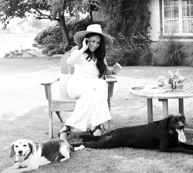 Дуже рада бути вдома: Меган Маркл у Санта-Барбарі знялася зі своїми собаками