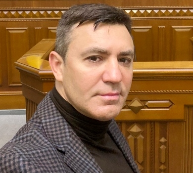 Дівчинка, яка посміхається: Тищенко вскочив у скандал через свої слова про депутатку Київради. ВІДЕО