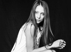 Українське обличчя Chanel розповіла про роботу у Франції 