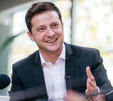 Як Зеленський зі школярами весело в долоні плескав та ногами тупцяв. ВІДЕО 