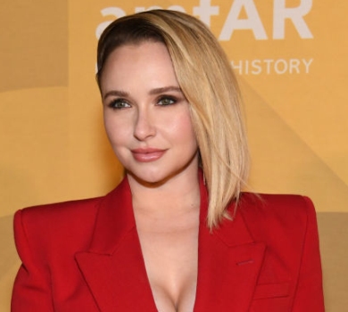 Несіть вогнегасника: екснаречена Кличка засвітилася в червоній сукні з визивним декольте