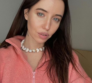 Косоока Дорофєєва показала капкейки з Кацуріним і себе в роботі