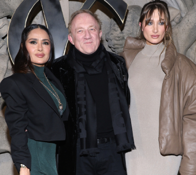 Дочка Мосс посвітила грудьми, Карла Бруні – ніжками, а Хаєк показалася з падчеркою на модному шоу в Парижі