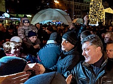 Порошенко з дружиною вийшли в народ. ФОТО