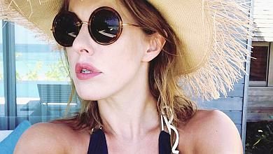 Собчак у леопардовому купальнику вивернулася на газоні в Італії 