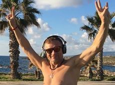 Гологрудий Скрипка на Кіпрі заряджається перед несподіваним експериментом 