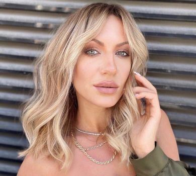 Леся in red: Нікітюк посвітила ніжками в ультраміні