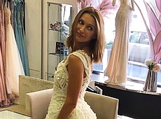 Tayanna у різних сукнях помріяла про весілля. ФОТО