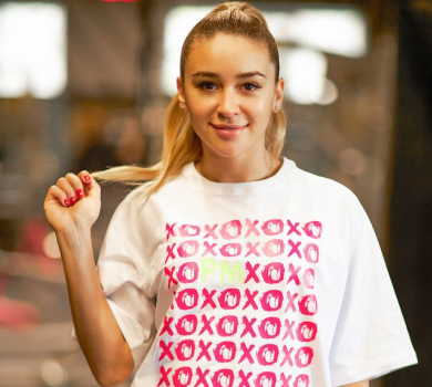 Каратистка Терлюга у сукні з відкритою спиною похизувалася рельєфним тілом. ФОТО