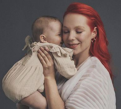 Тарабарова показала 7-місячну доню в ніжній фотосесії