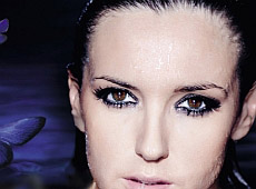 Дружина Медведчука знялася для календаря імені себе